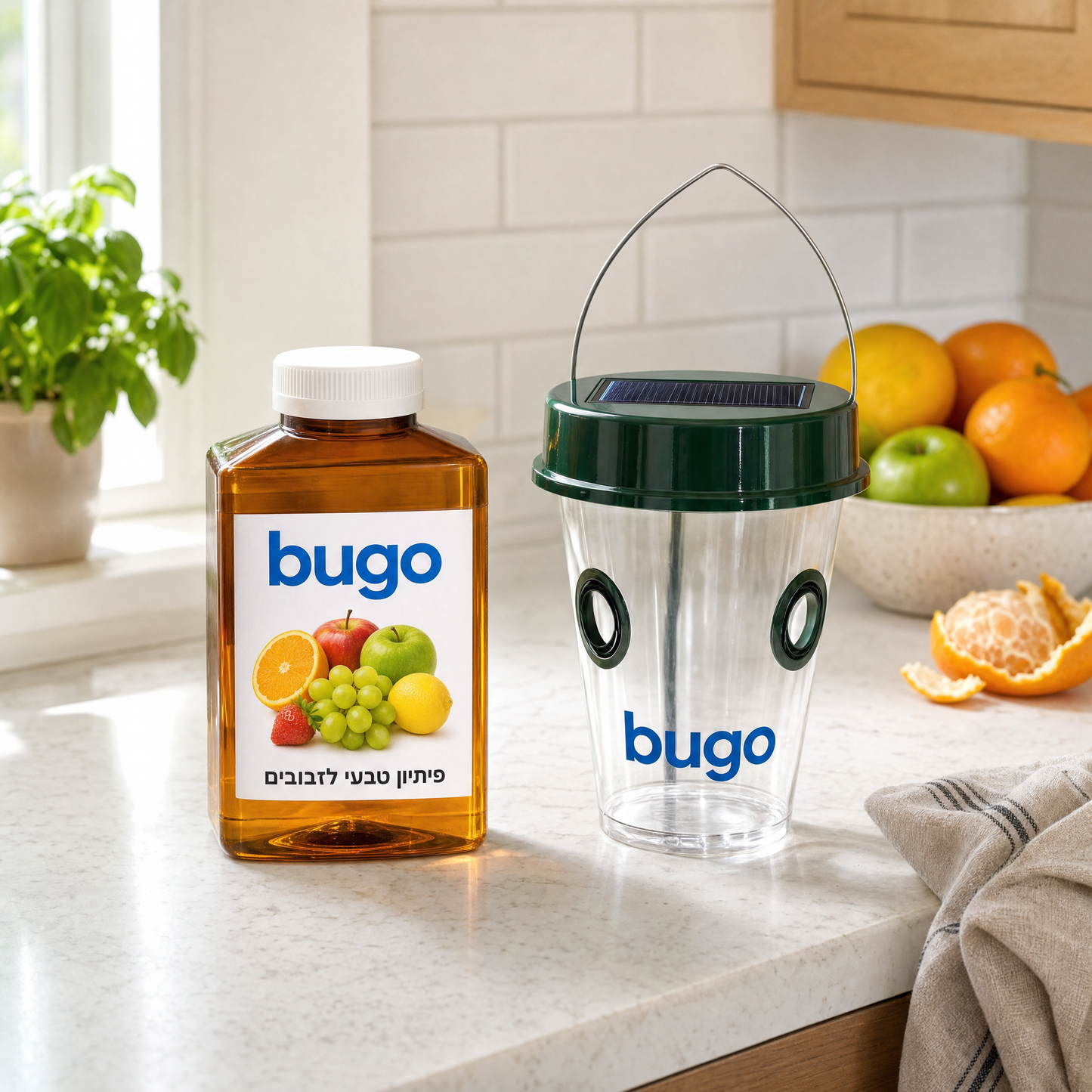 בקבוקון פיתיון Bugo ליד המלכודת במטבח